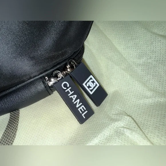 CHANEL Black Zippered Pouch - Picture 2 of 7